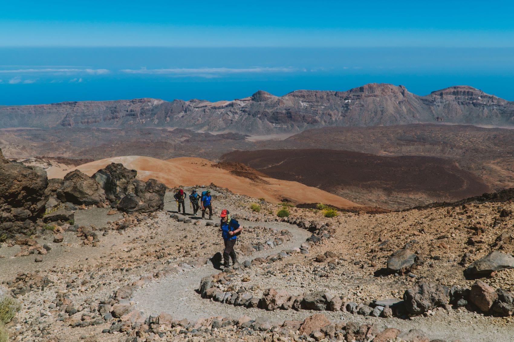 Wanderer auf dem Weg zum Teide, Teneriffa 