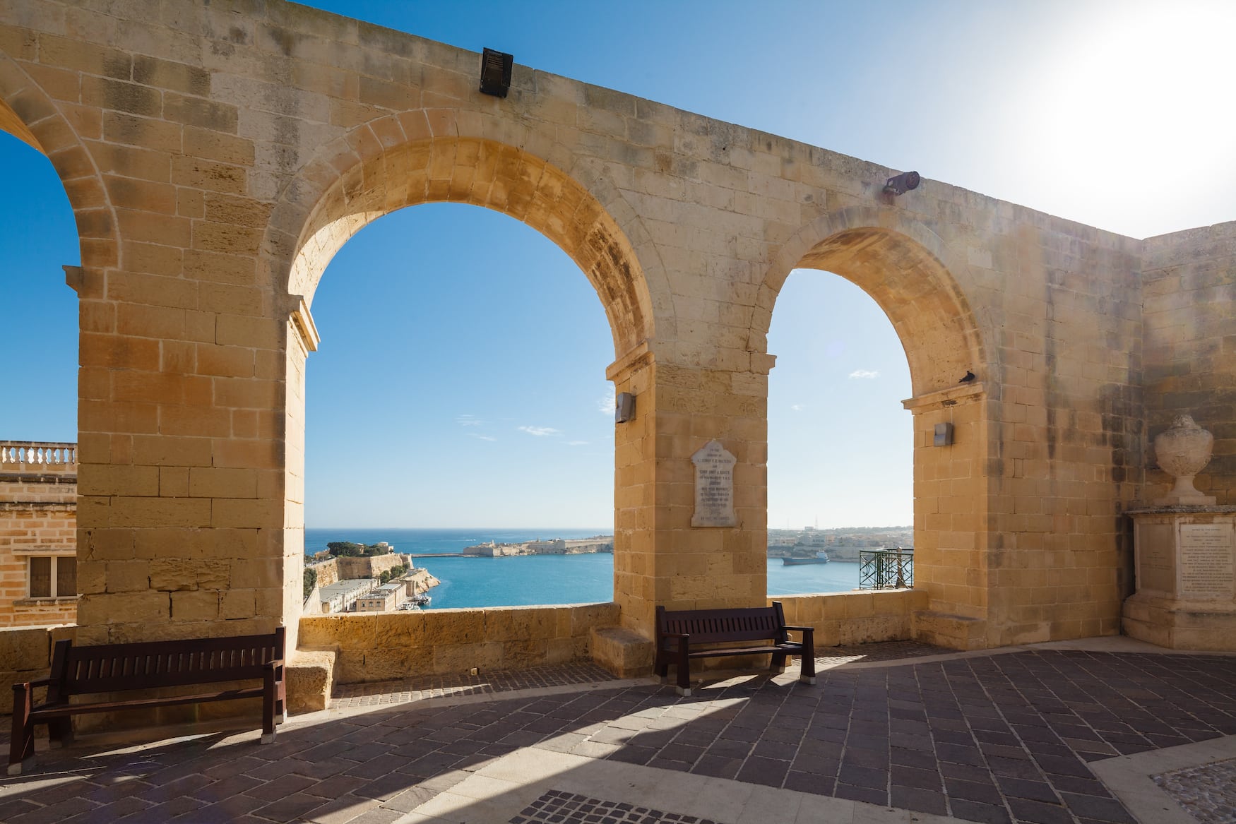 Barracca-Gärten in Malta mit Blick auf den Hafen von Valletta