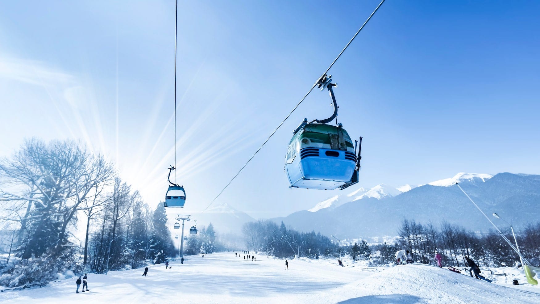 Wintersportgebiete fernab der Alpen: Skigondeln in bulgarischem Skigebiet Bansko