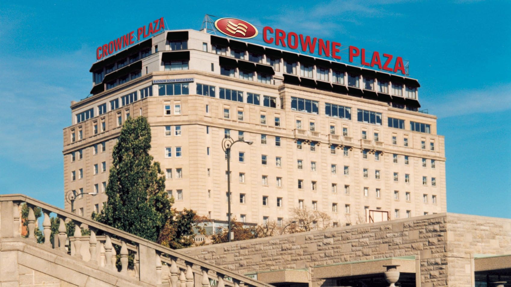 Fassade des Crowne Plaza Niagara Falls