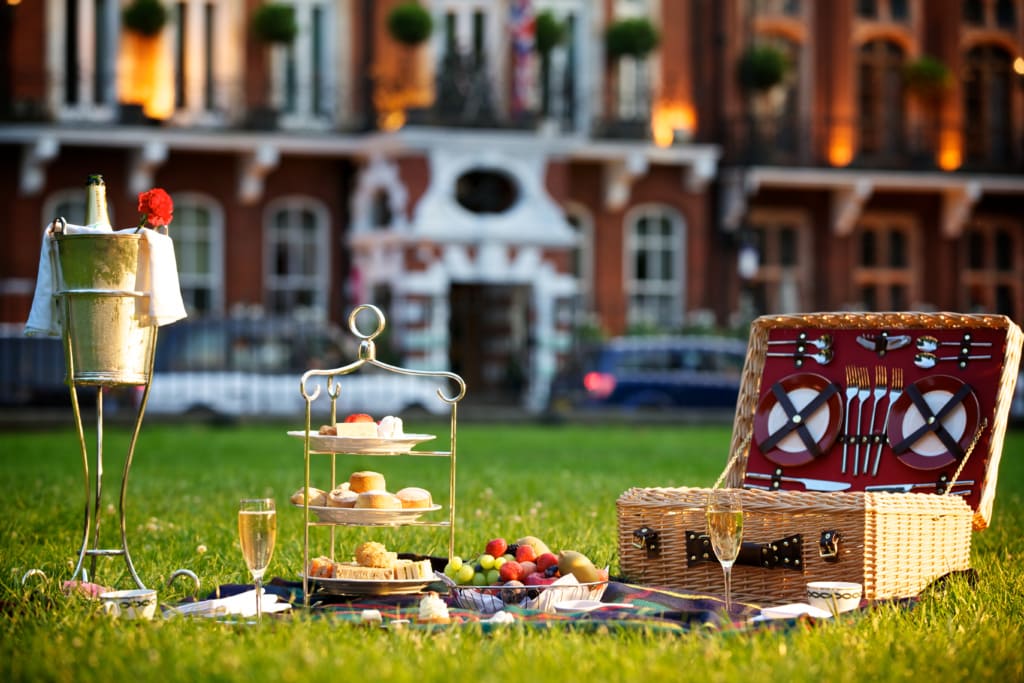 Milestone Hotel in London: Picknick vor dem Haus