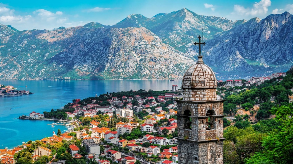 Glockenturm der Kirche Our Lady of Remedy in Kotor
