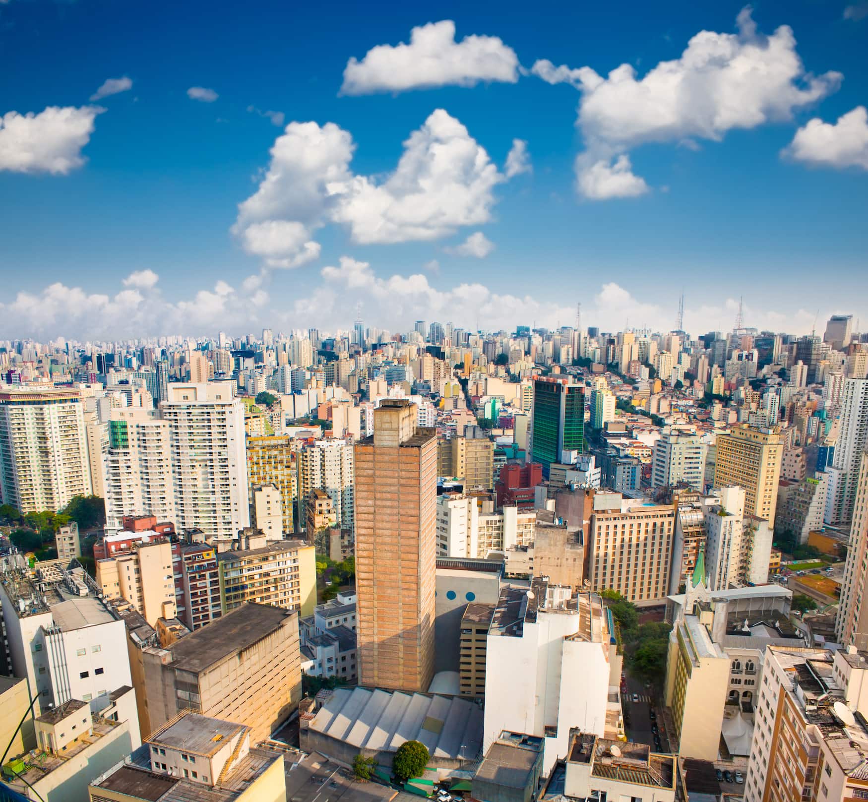 Blick auf die Hochhäuser in Sao paolo an einem sonnigen Tag