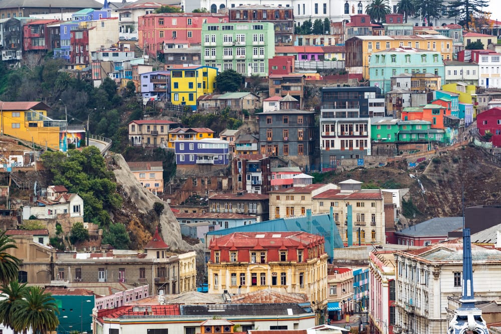 Valparaísp ist Chiles Künstlerstadt, bunt schmiegt sich die Hafenmetropole in die Hügel.