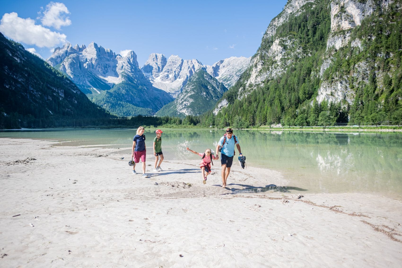 Familie am Dürrensee in Italien