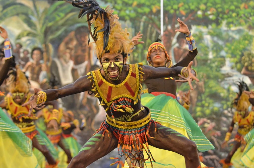 Teilnehmer des Aliwan-Festivals in Pasay auf den Philippinen.