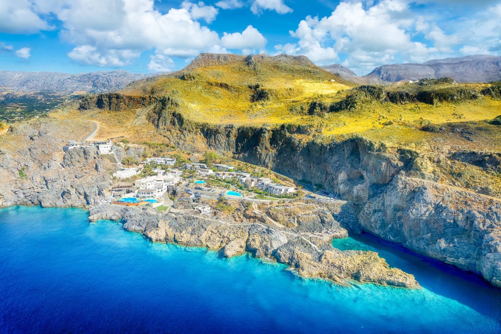 Blick auf Dorf Kalypso auf Kreta aus Vogelperspektive