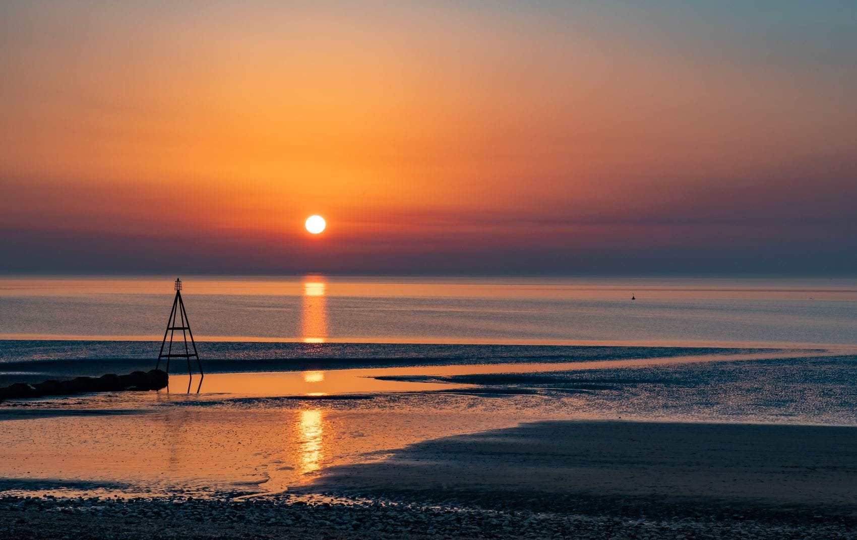 Sonnenuntergang über dem Strand von Hunstanton an der Nordküste der Norfolk