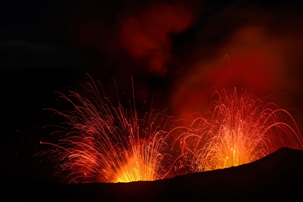 Eruption des Vulkans Yasur, fleißigster Vulkan der Welt, Tanna Island, Vanuatu, Südsee, Ozeanien