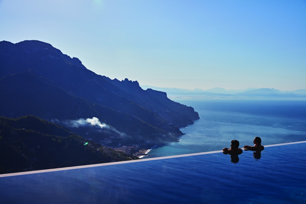 Kein Rooftop, aber ein Pool mit Aussicht ist dieser Infinity-Pool im Belmond Hotel Caruso.