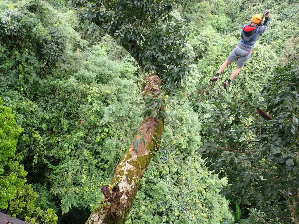 Zipline-Teilnehmer in Laos