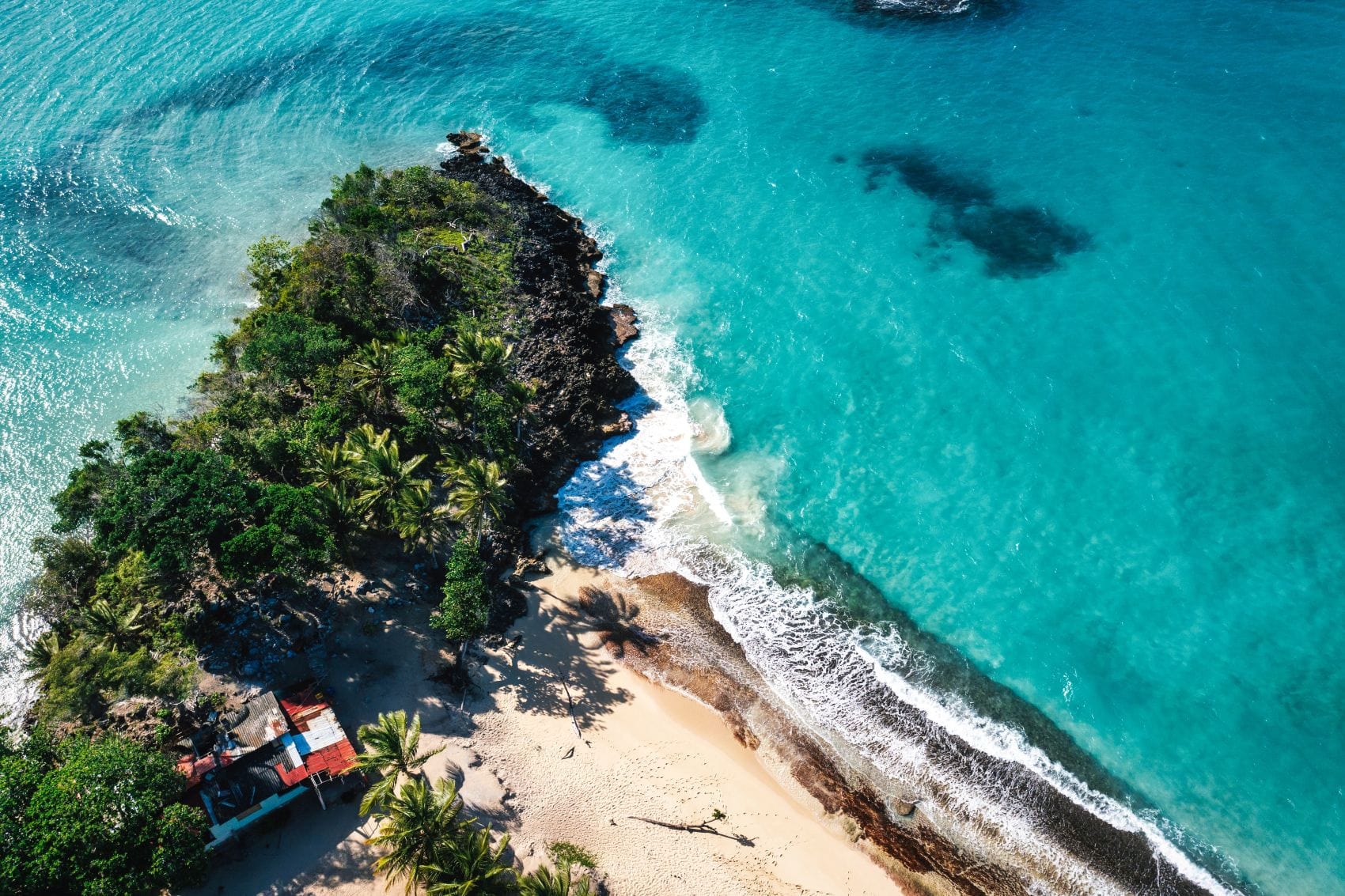 Playa Rincon Strand auf Halbinsel Samana aus Drohne fotografiert