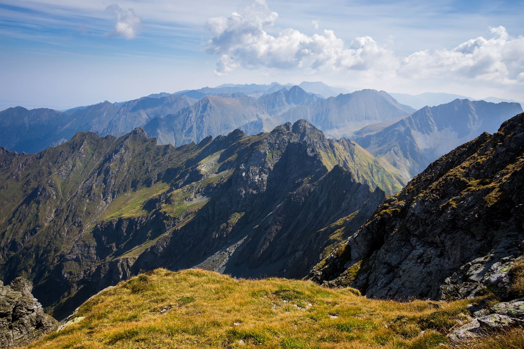 Während einer Reise nach Transsilvanien sollte man unbedingt in den Karpaten wandern gehen