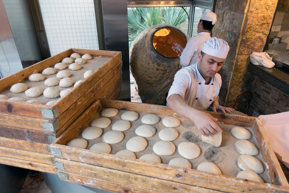 Land und Leute kennenlernen: Brotbacken in Jordanien