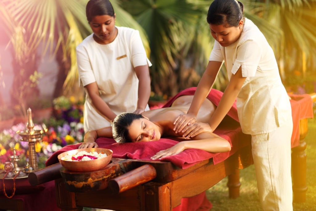 Massage im Ananda in the Himalayas
