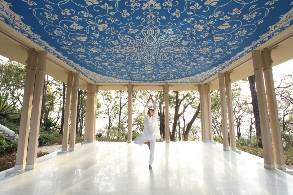 Yoga im Ananda in the Himalayas