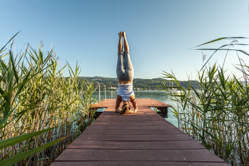 Yoga auf Steg - The Original FX Mayr, Wörthersee, Yoga in Deutschland, Yogahotel