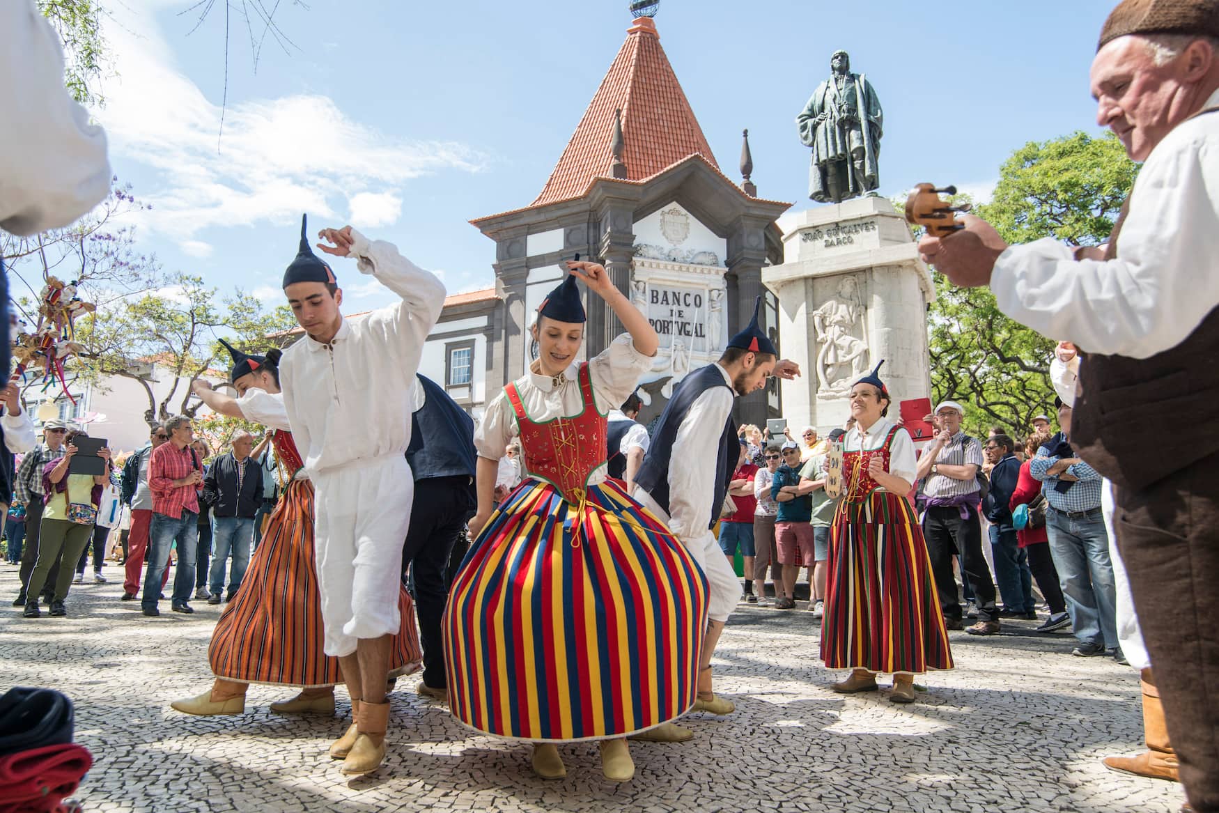 Landestypische Volksgruppe auf dem Blumenfestival in Funchal