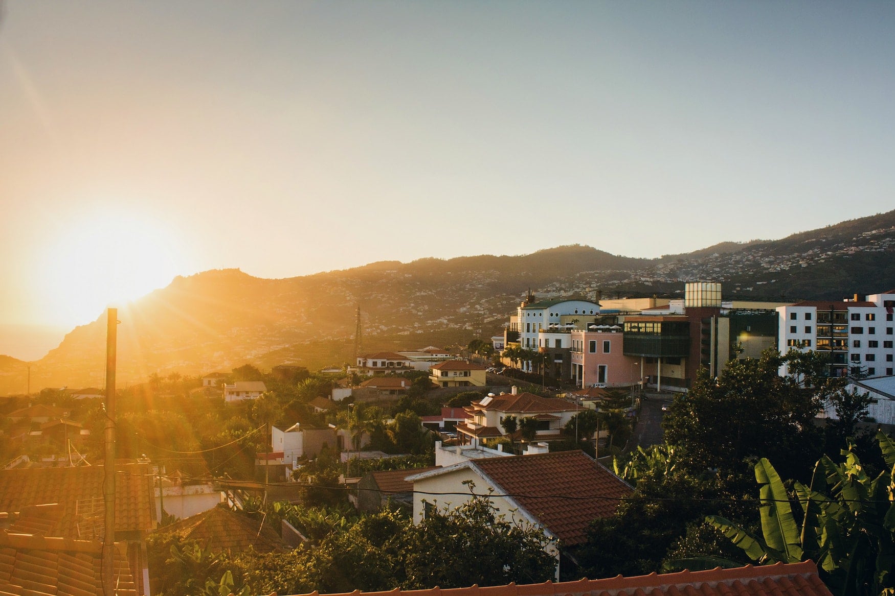 Sonnenuntergang über der Stadt Funchal