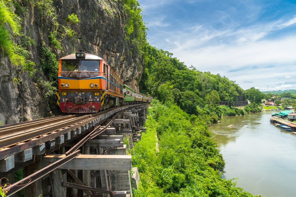 Kanchanaburi ist berühmt für seine Brücke am River Kwai