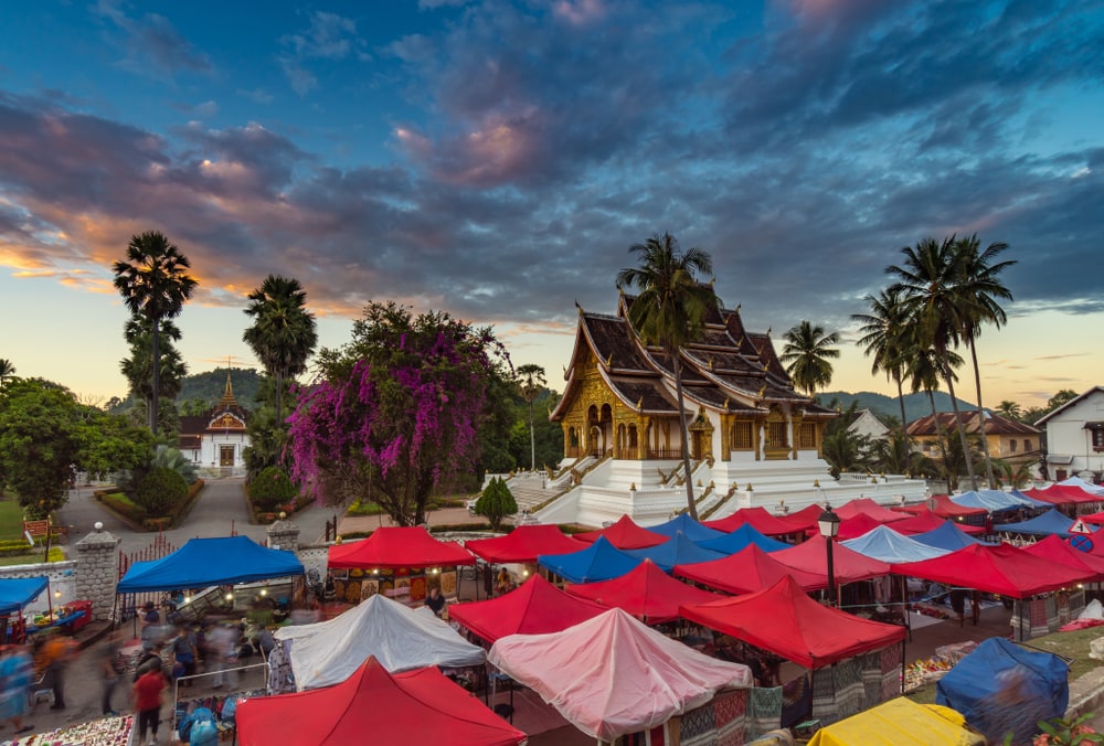 Markt vor Nationalmuseum in Luang Prabang