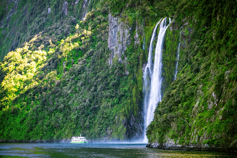 Wasserfall im Milfort Sound in Neuseeland