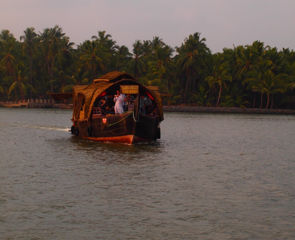 Unterwegs auf den backwaters mit dem Hausboot in kerala