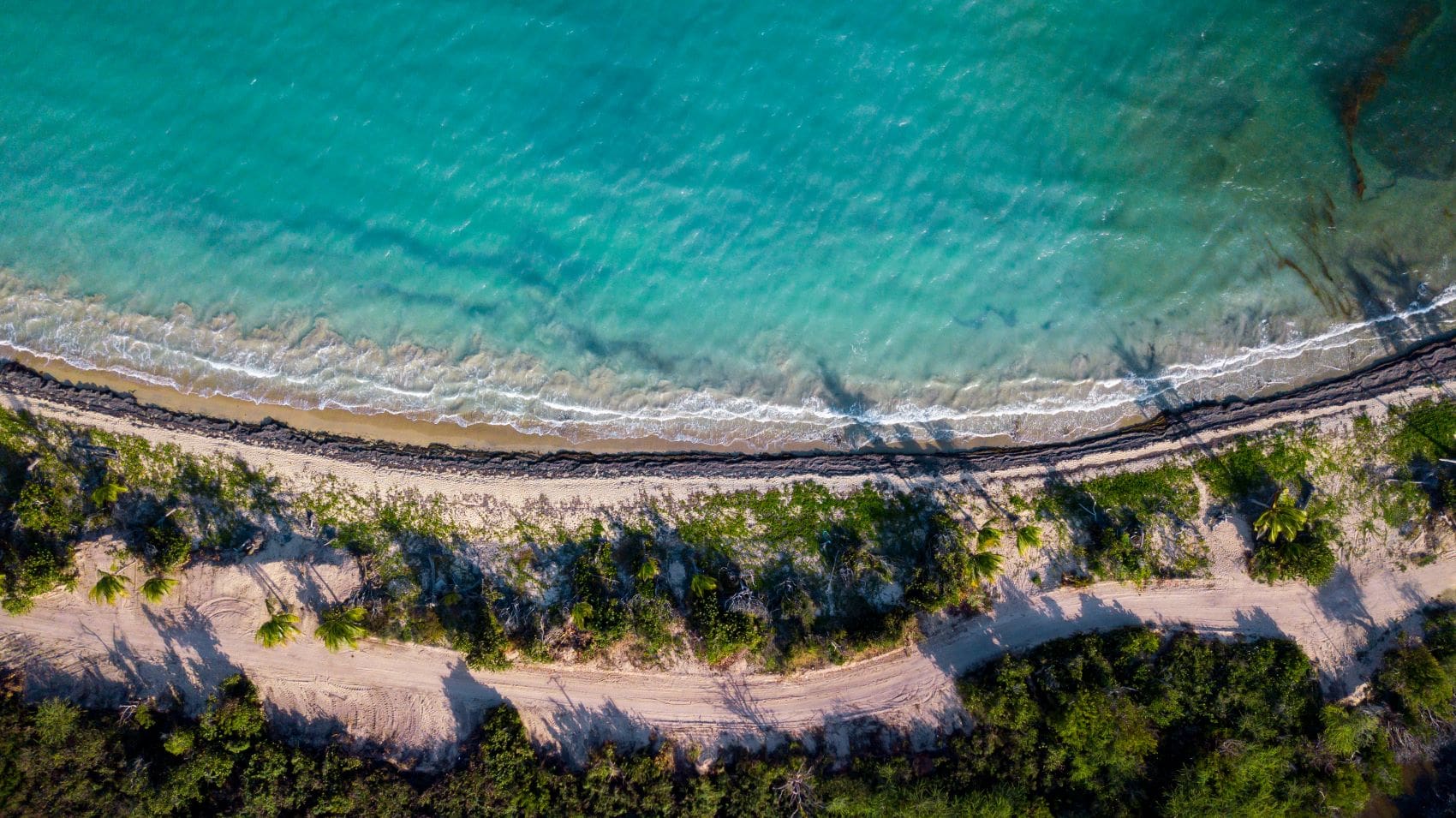 Drohnenaufnahme vom Strand Vieques auf Puerto Rico 