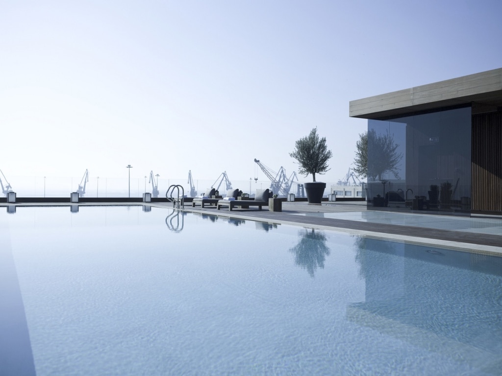 Vom Dach des The MET der Design Hotels in Thessaloniki genießt man eine unglaubliche Aussicht.