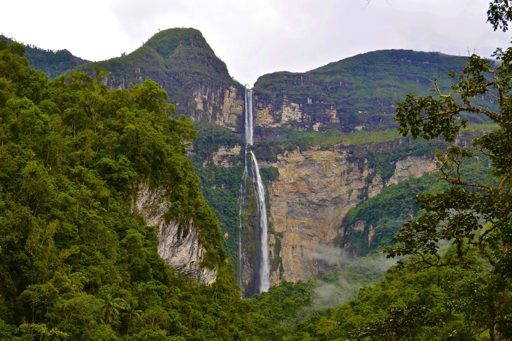 Der Gocta Wasserfall im Regenwald zwischen Anden