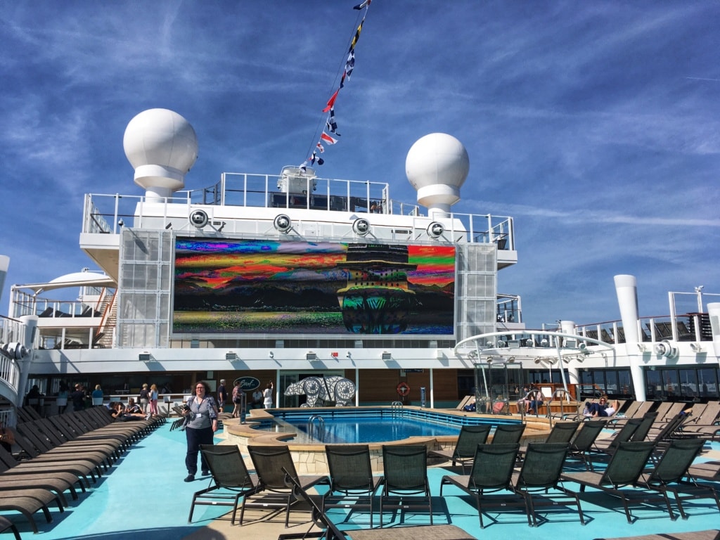 Pool auf der Norwegian Bliss