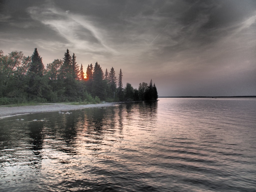 Abends versinkt die Sonne hinterm Clear Lake.