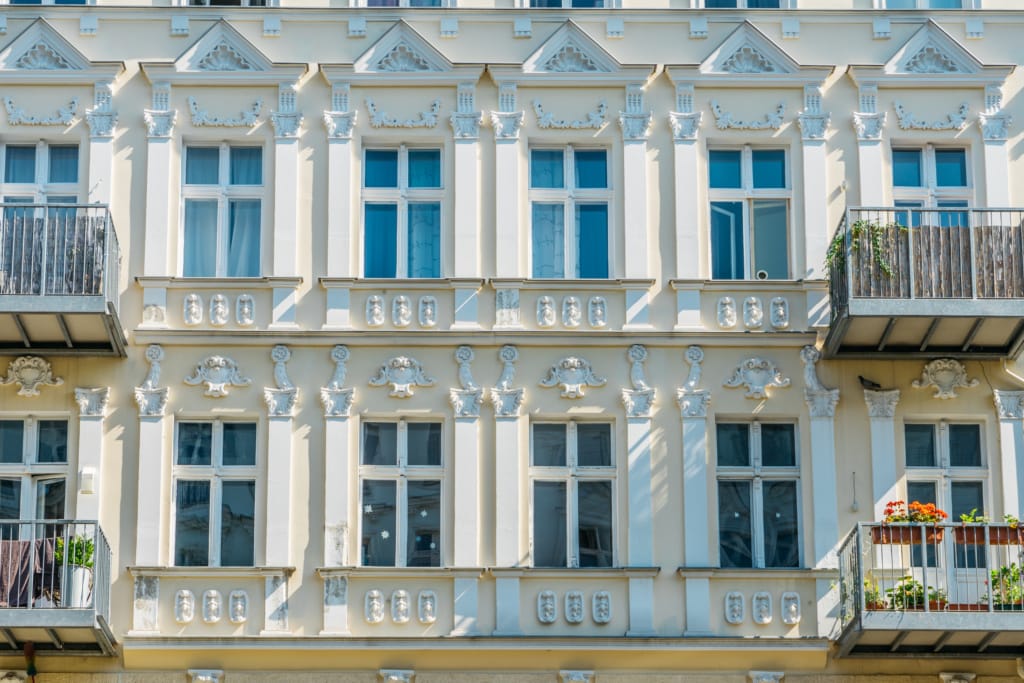 unerlaubte Zweckentfremdung von Wohnraum:Fassade eines Luxus-Wohnhauses