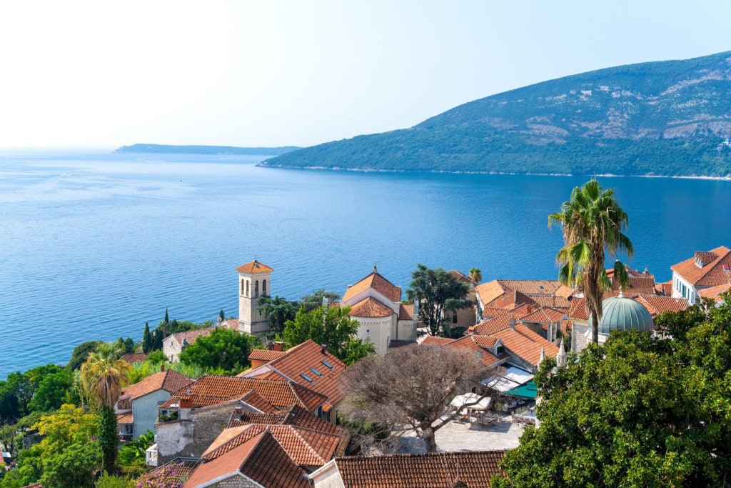 die Küstenstadt Herceg Novi in Montenegro