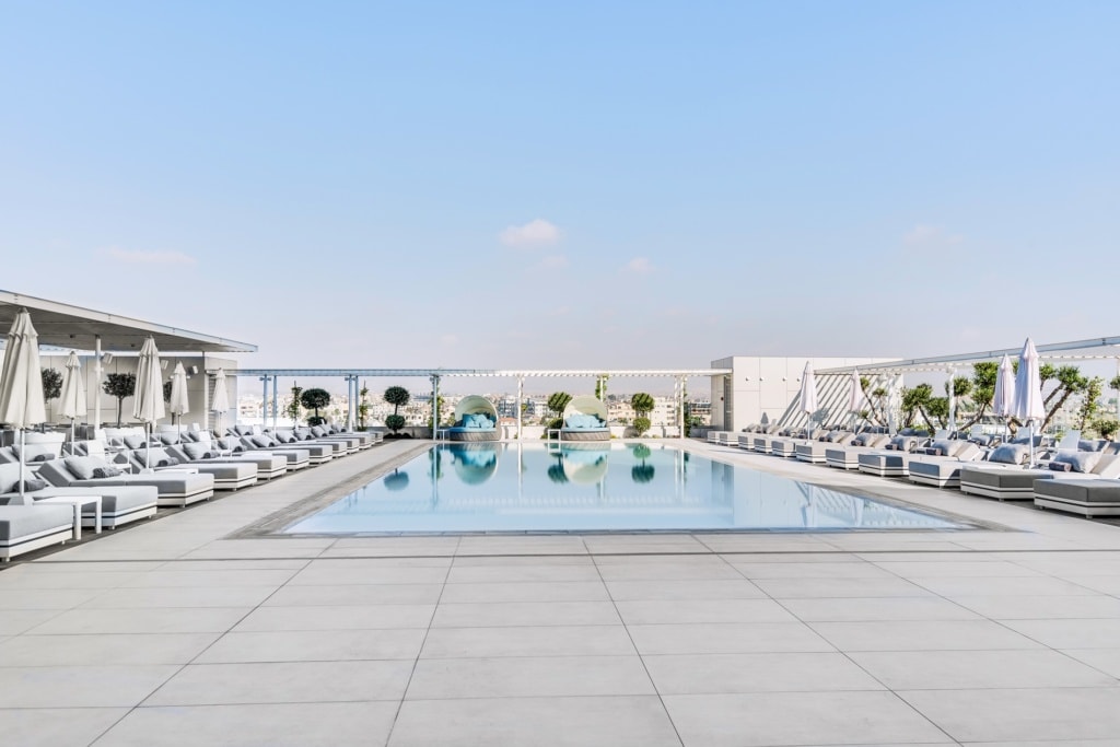 Swimmingpool im Radisson Blu Hotel Larnaca