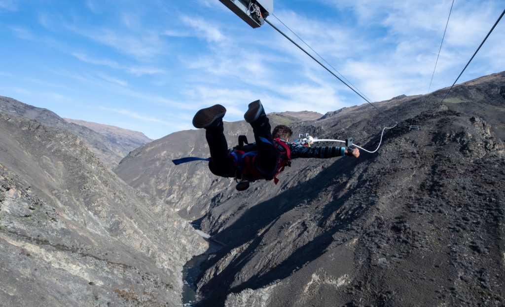 Waghalsige vor bei der neuesten Attraktion in Neuseelands Abenteuer-Stadt Queenstown.