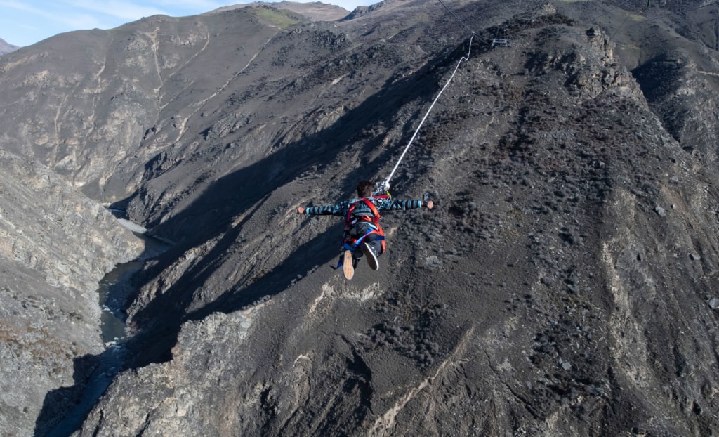 Beim Nevis Catapult in Queenstown schießt man 150 Meter über das beeindruckende Tal.
