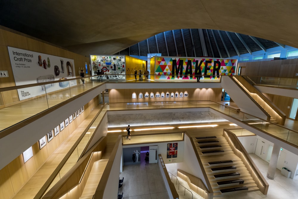Museum von innen mit Schriftzug Maker.
