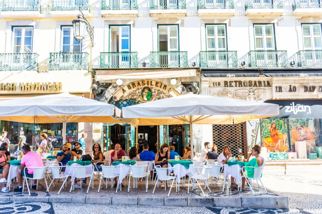 Fassade des Café a Brasileira in Lissabon