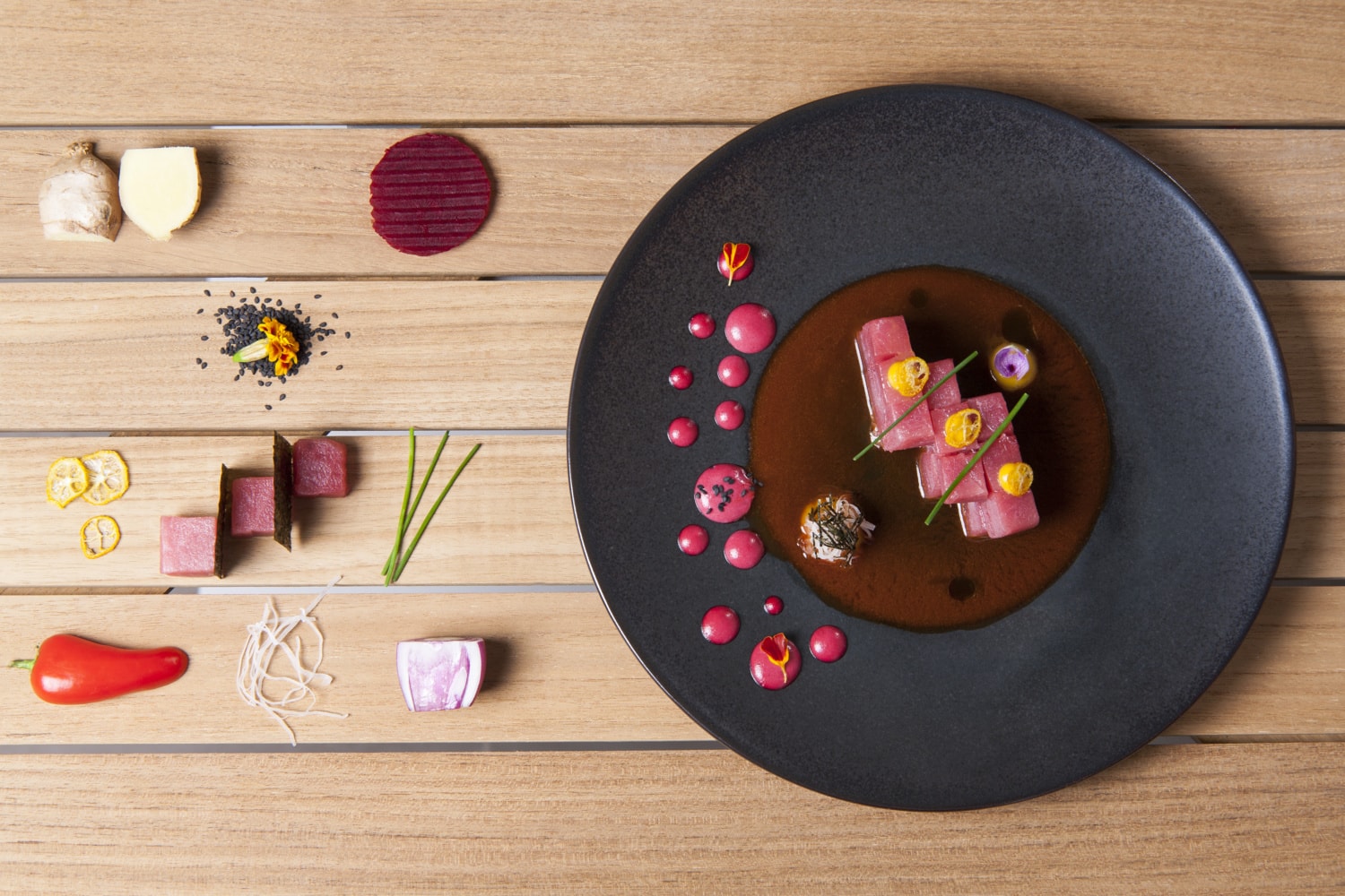 Luxusdinner kunstvoll angerichtet