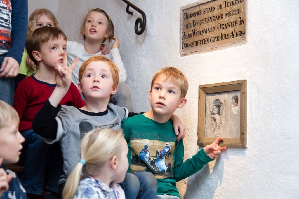 Kinder im Prinsenhof in Delft