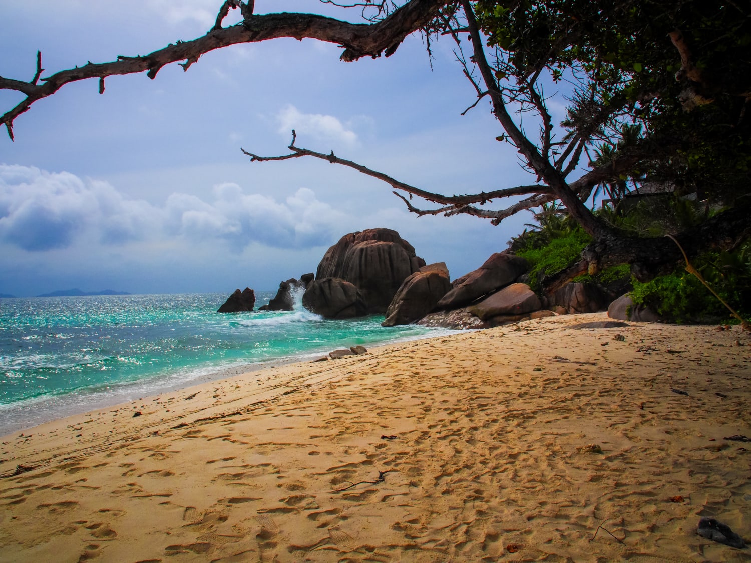 Einsamer tropischer Strand