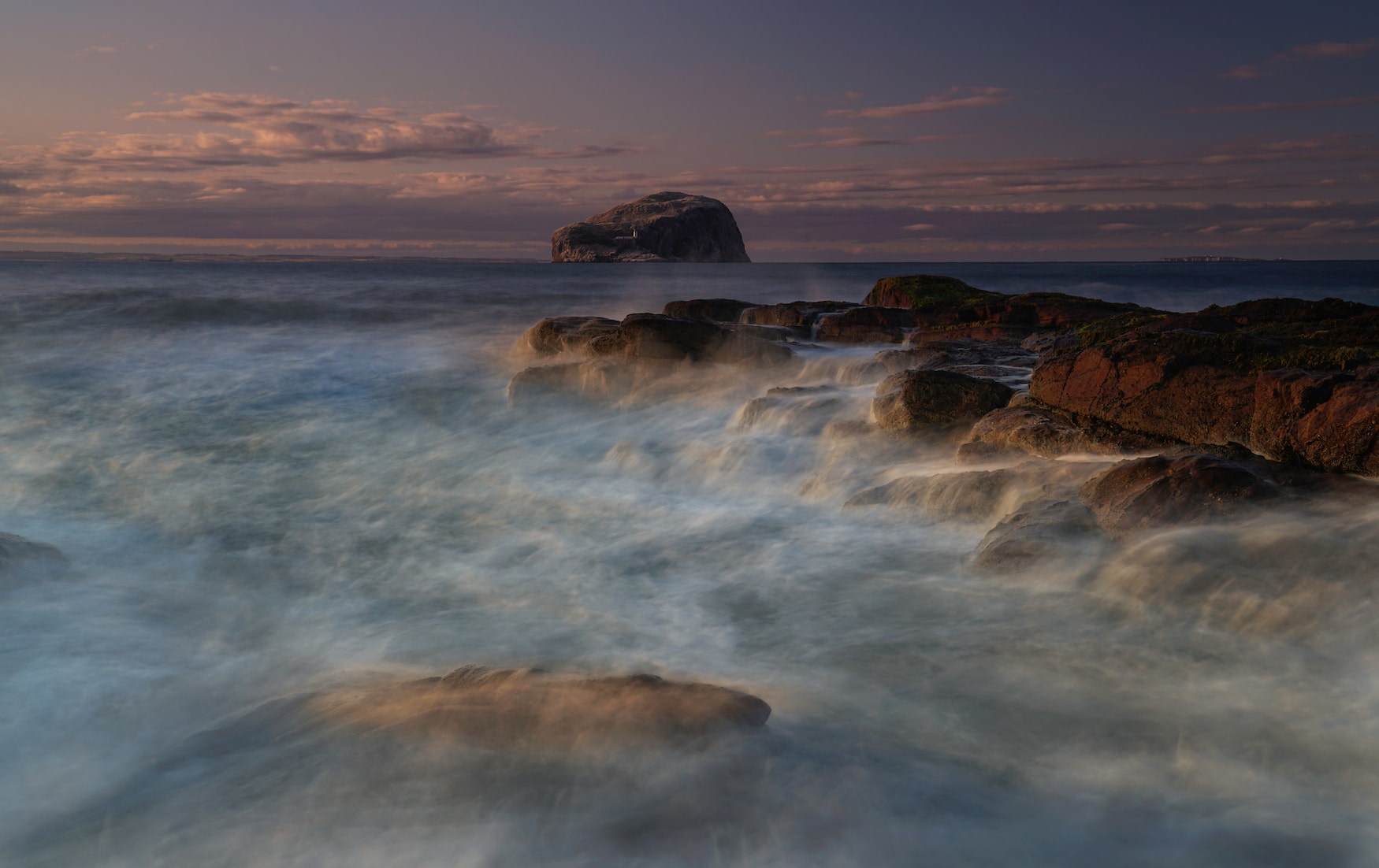 Mystische Landschaften an der Insel Bass Rock am Seacliff Beach