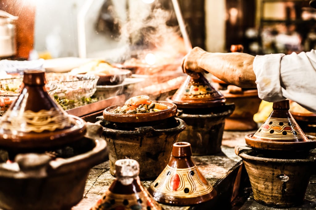 Lamm Tajine auf Straßenmarkt in Marrakesch