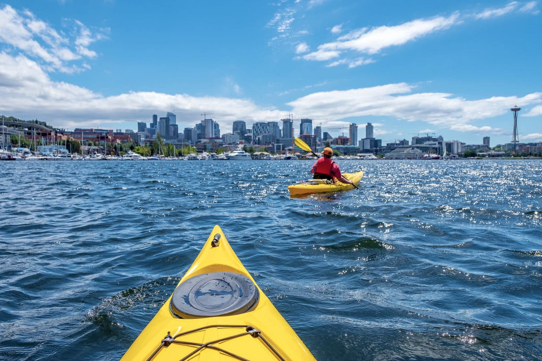 Kayakfahrer auf dem Lake Union in Seattle 