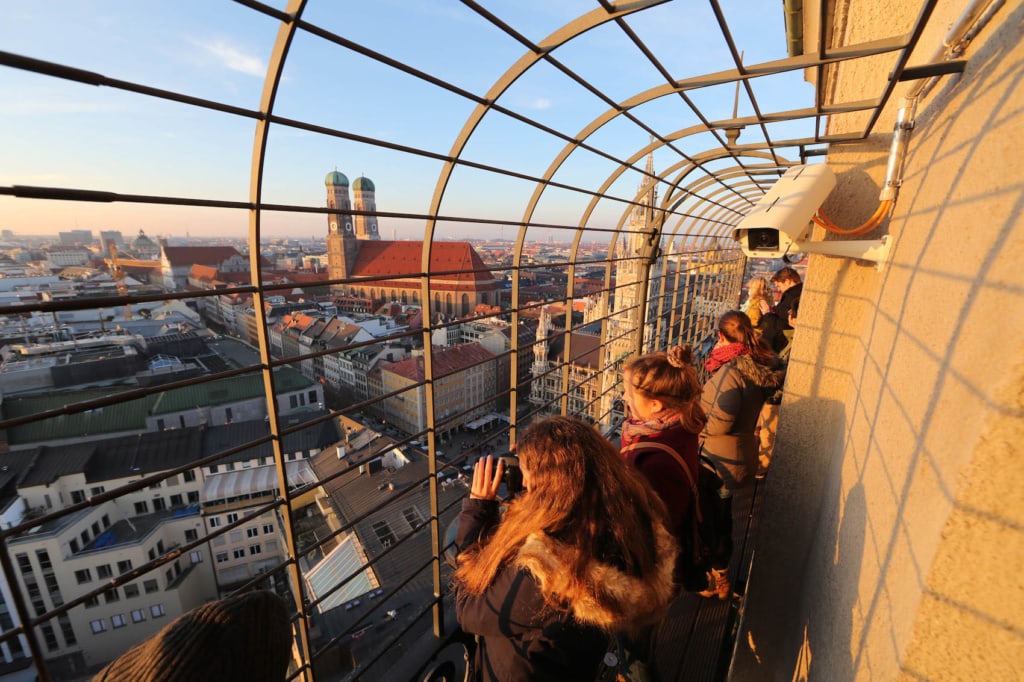 Vom Turm des Alten Peters aus hat man die beste Aussicht über das alte und neue Rathaus von München!