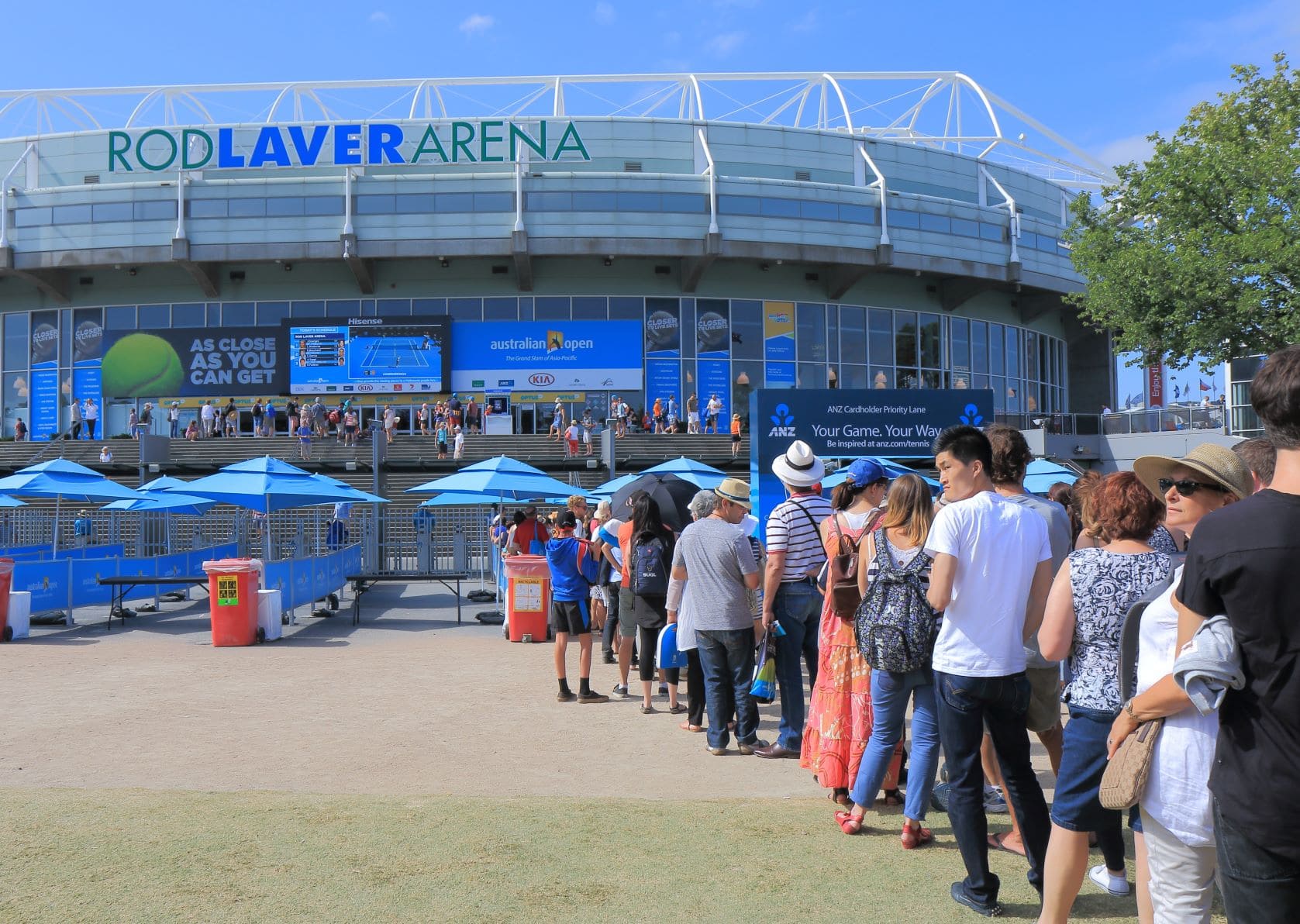 Zuschauerschlange vor der Rod Laver Arena