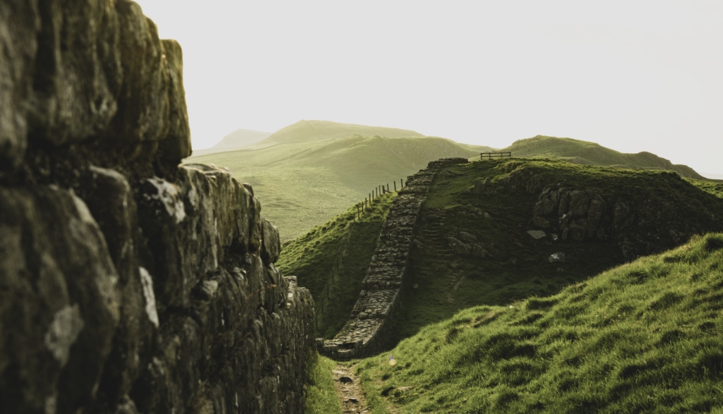 Immer entlang der Hadrians Wall führt der gleichnamige Wanderweg der »England's Great WalkingTrails«.