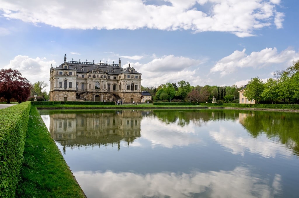 Großer Garten mit Schloss in Dresden