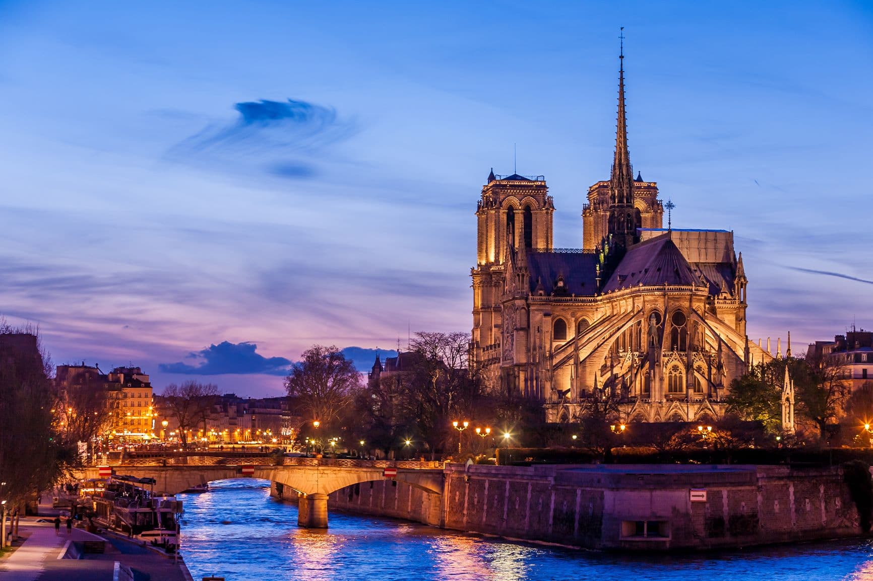 Notre-Dame in Paris am Abend